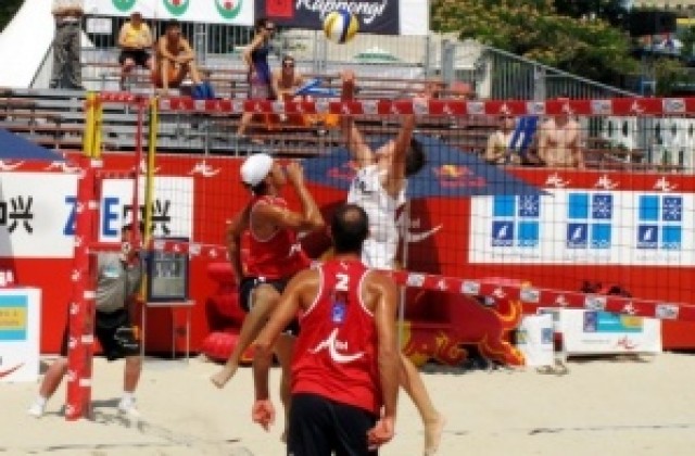 100 състезатели се включват в турнир по плажен волейбол