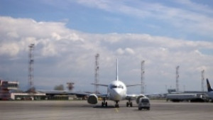 Летище Варна търси решение за самолетното гориво