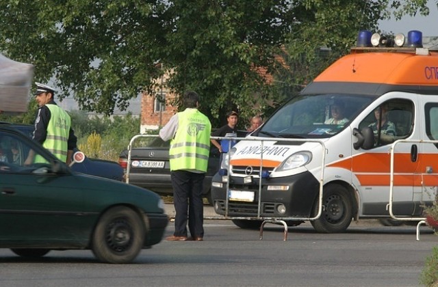 Раздават безплатни листовки за безопасността на пътя