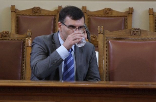 Няма опасност от криза с горивата, отсече Дянков