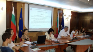 Мултидисциплинарни екипи набелязват мерки за борба с трафика и насилието