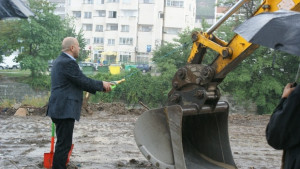 Облагородяват централната градска част по проект