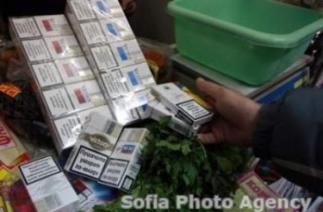 4000 кутии контрабандни цигари иззети от автомобил