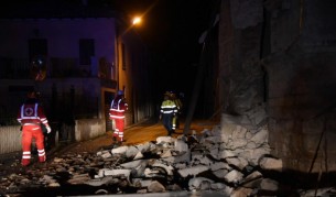 Трети трус в Италия, срина църква, сгради и пътища, има ранени