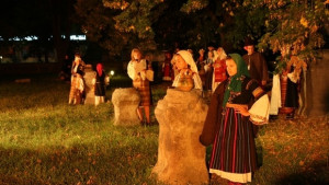 Изложба на оригинални кюстендилски носии откриват на Етъра