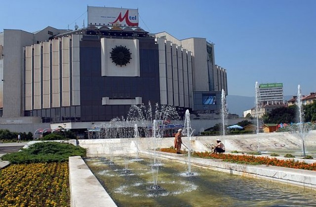 Столичани не искат паметника пред НДК