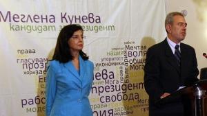 Кандидатпрезидентската двойка КуневаХристов на посещение в Ловеч и Троян