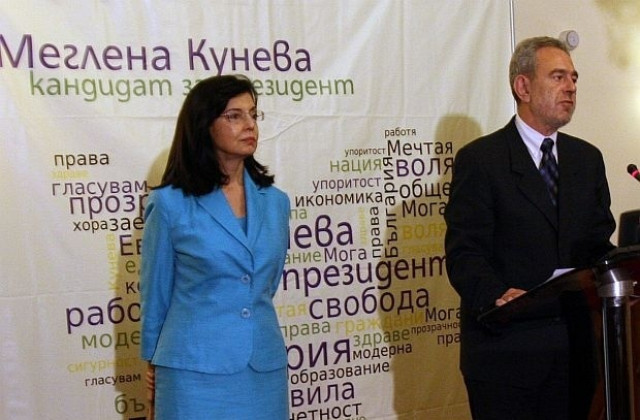 Кандидатпрезидентската двойка Кунева-Христов на посещение в Ловеч и Троян