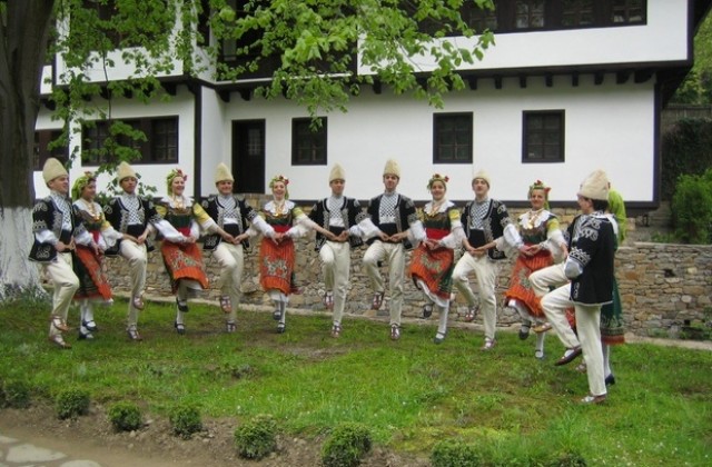 Избират танцьори за фолклорен спектакъл