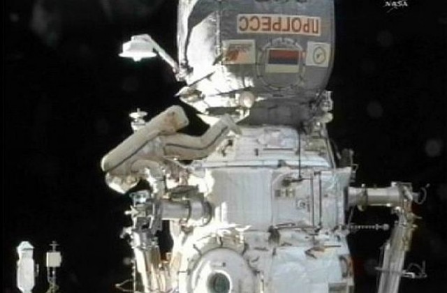 Руските космонавти завършиха излизането си в космоса