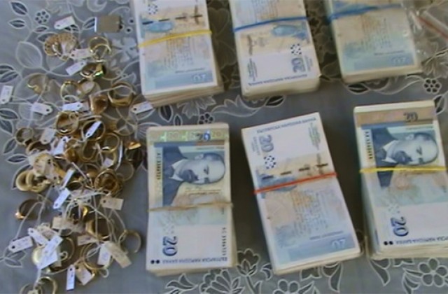 Задигнаха пари и златни накити от жилище