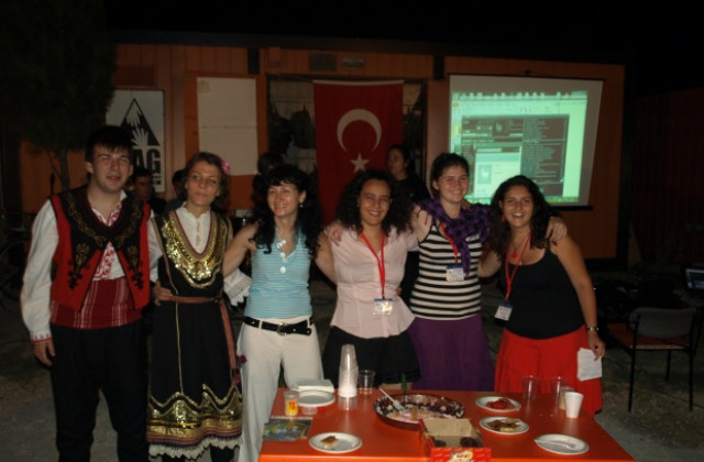 Доброволци участваха в международен младежки обмен в Турция