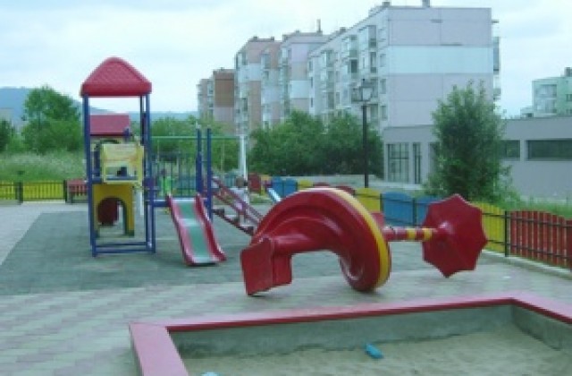 Отново разбиха детски площадки в Габрово