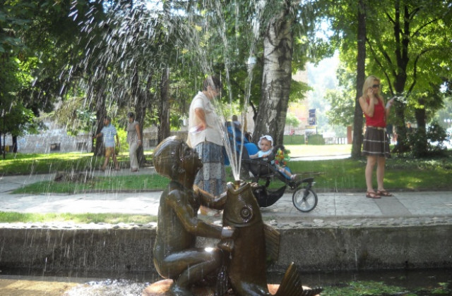 Слънчево и горещо