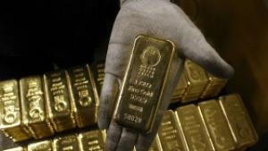 Цената на златото за първи път проби 1700 долара за
