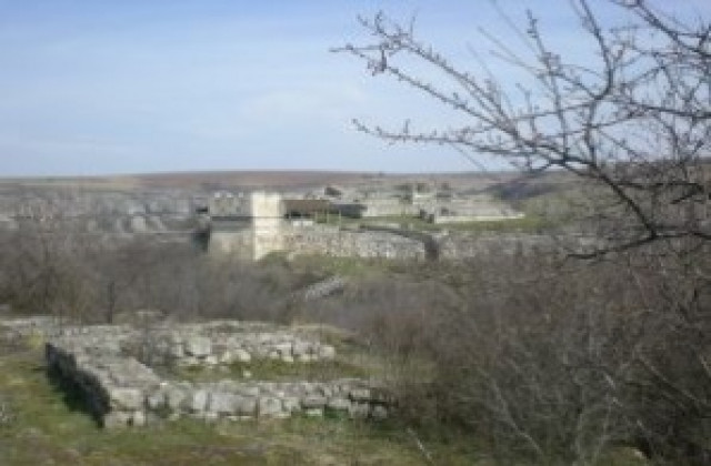 Препогребват костите от некропола в Червен