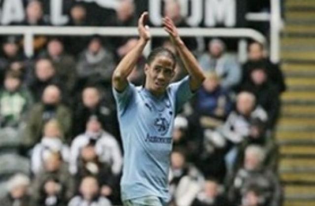 Стивън Пиенаар аут за шест седмици