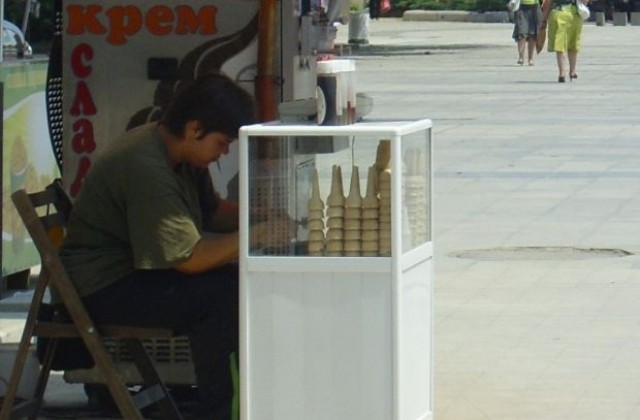 Инспектори откриха развален сладолед в сладкарница