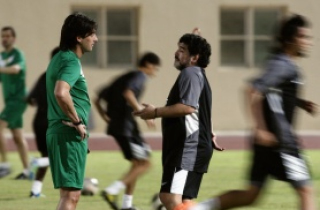 ВИДЕО: Марадона още ги може симулациите