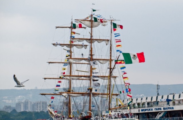 Вятърът забави отплаването на Рицаря на моретата