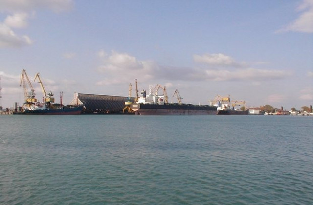 В Порта очакват три контейнеровоза за денонощие