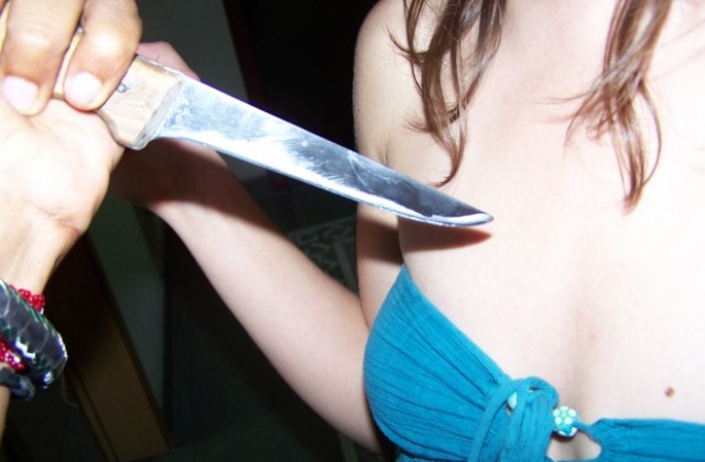 Обратен ефект: Деца посягат на родителите си