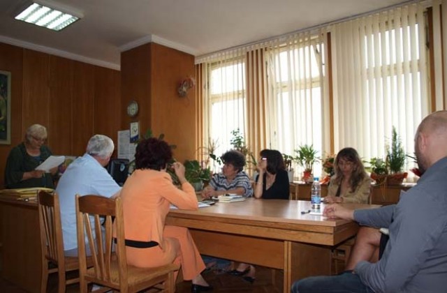 За общинари SMS-и без пари предлагат мобилни оператори