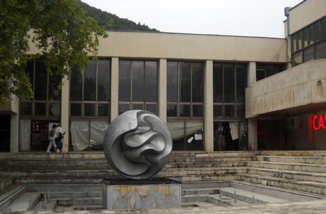 Младоженците във Враца с модерна ритуална зала