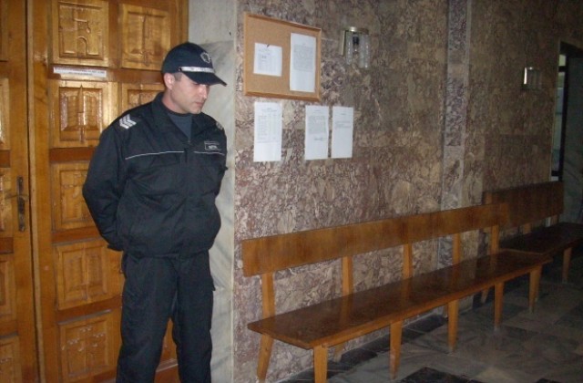 Постоянен арест за стрелците от Хаинбоаз