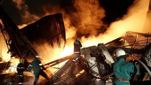 Огнеборци дежурят в района на изгорелите складове