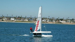 Дизайнери на Nissan направиха състезателен катамаран