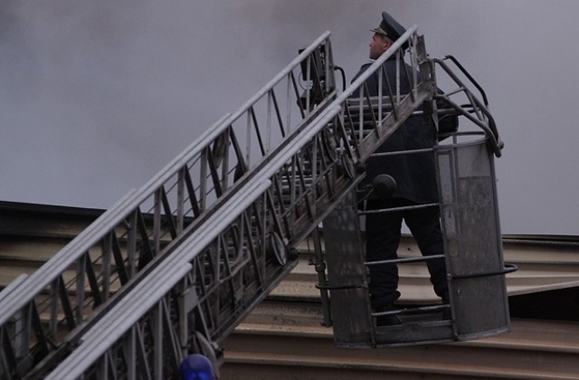 Апартамент изгоря в центъра на столицата