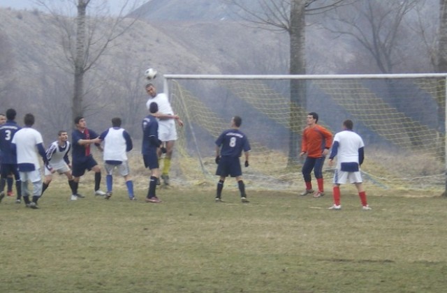 Андрей Иванов и Йордан Бояджиев са голмайсторите на селските групи