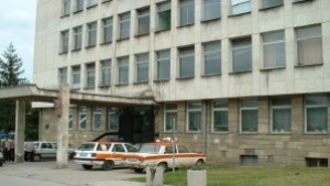 Моторист без книжка помете двама близо до жилищен блок няма