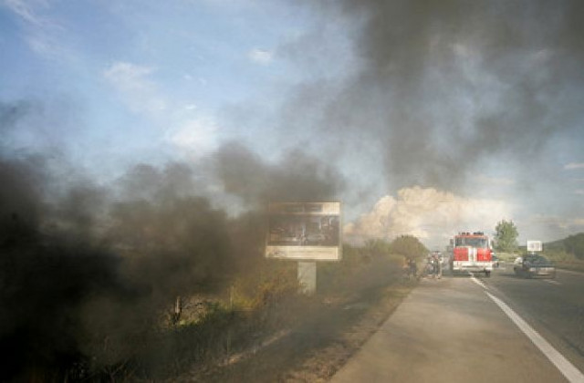 Тревни площи горяха близо до магистрала „Тракия”