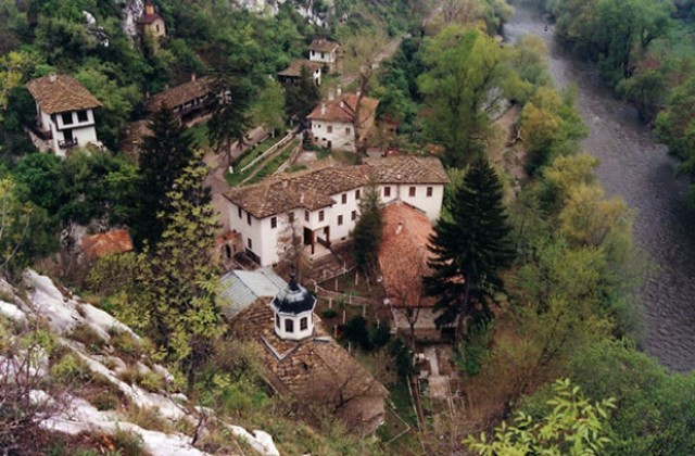 Черепишкият манастир чества голям празник