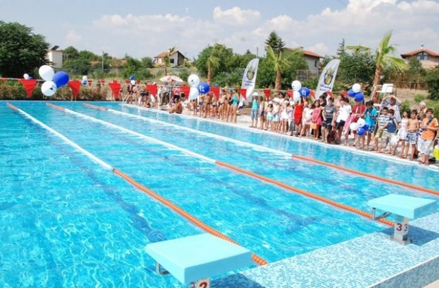 Започна работа басейнът в Баните