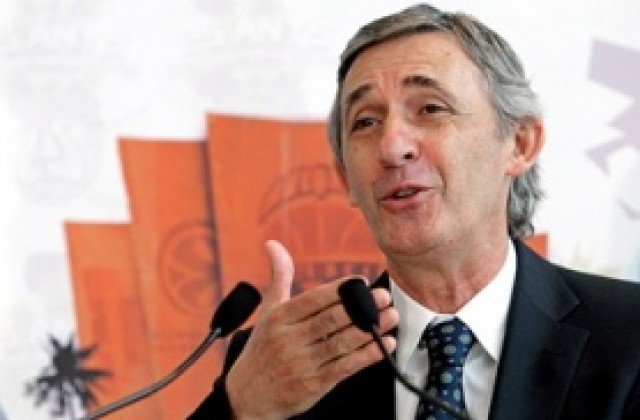 Цървена звезда по петите на Пешич