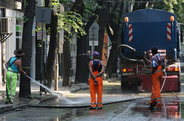 Мият улиците в четири столични квартала