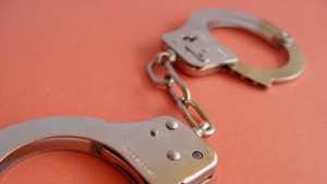 Задържаха 31годишен мъж заплашвал хора с нож в центъра на