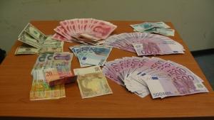 Спипаха недекларирана валута за над 100 бона на Капитан Андреево