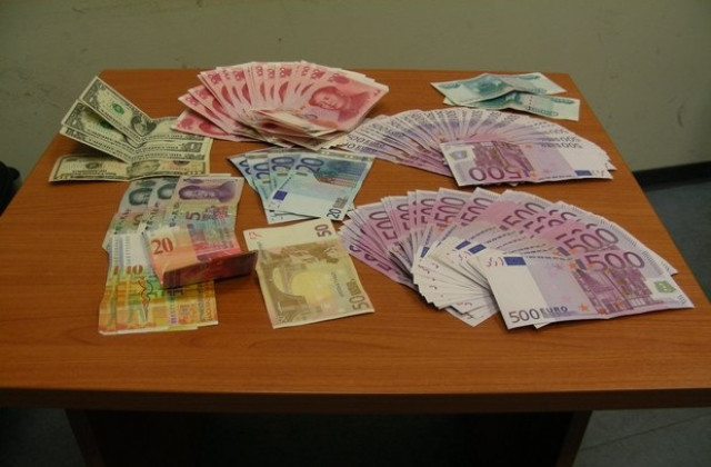 Спипаха недекларирана валута за над 100 бона на Капитан Андреево