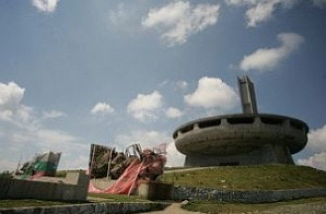 Комунистите искат Бузлуджа под наем, мястото било добро за историческа равносметка