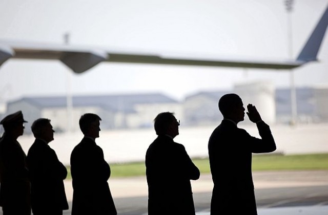 Заговор между Холивуд и Белия дом?