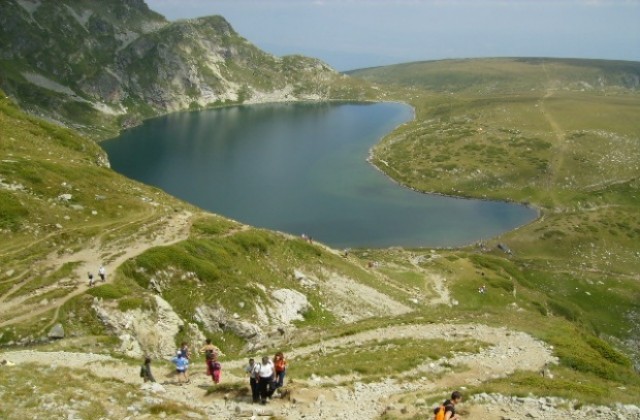 Стотици посрещнаха Слънчевата Нова година в Рила