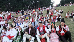 Министър и депутати в народни носии в Жеравна