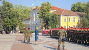 ЦачеваУсилена работа служба в името на народа измеренията на съвременния