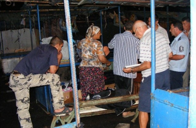 Умишлен палеж изпепели сергии за конфекция на пазара в Кърджали