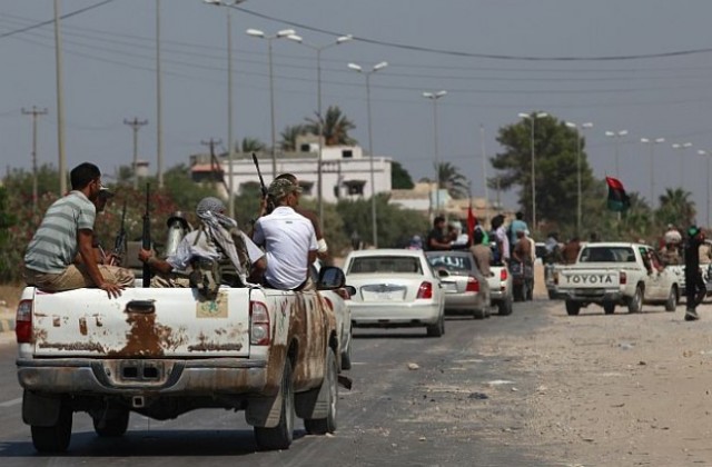Кадафи заяви, че ще остане в Триполи докрай, бунтовниците навлязоха в столицата