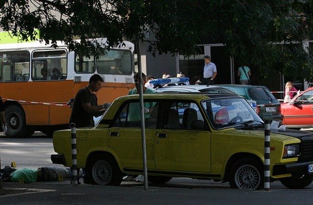 Младеж застреля свой познат заради жена